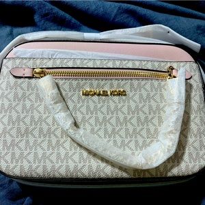 Michael kors cross body